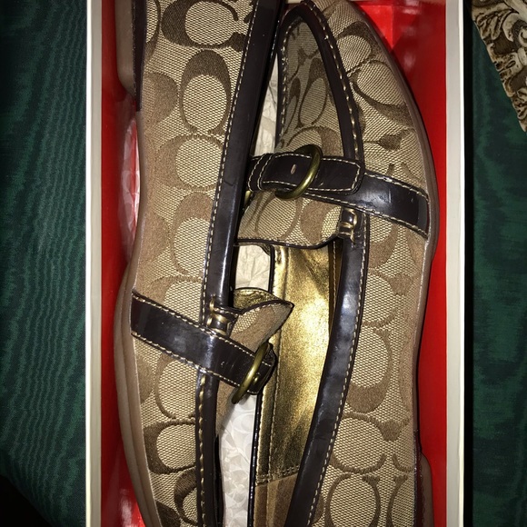 ❌SOLD❌Coach (Sharin) Khaki, signature loafers - Picture 5 of 12